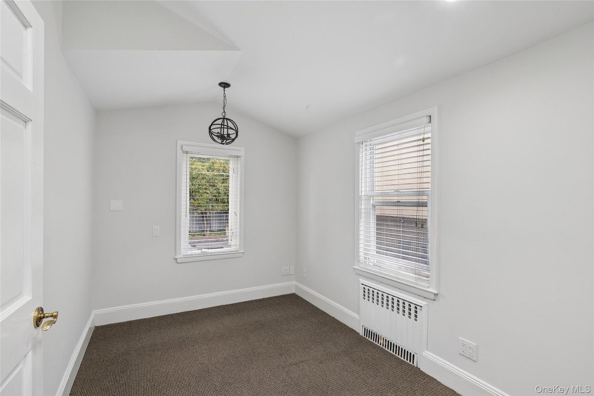 Empty room, Interior, Pendant Lights
