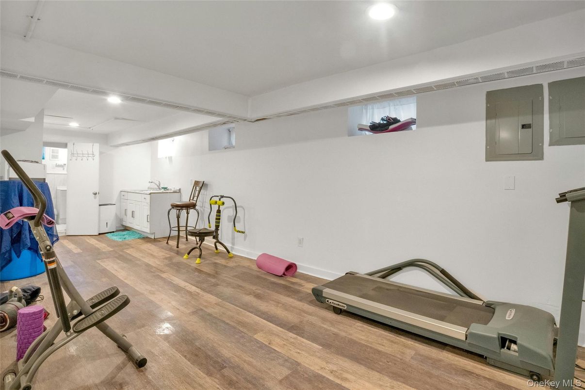 Fitness Equipment, Interior, Recessed Lighting, Wood Texture Flooring