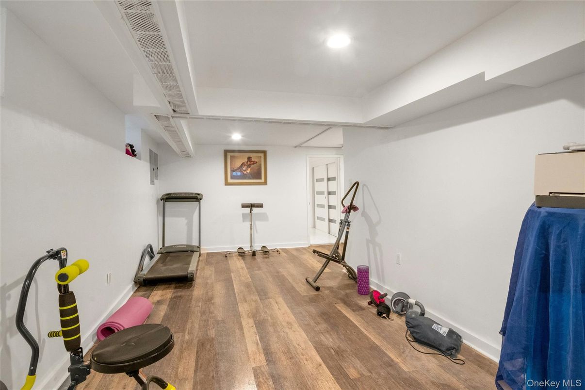 Fitness Equipment, Interior, Recessed Lighting, Wood Texture Flooring
