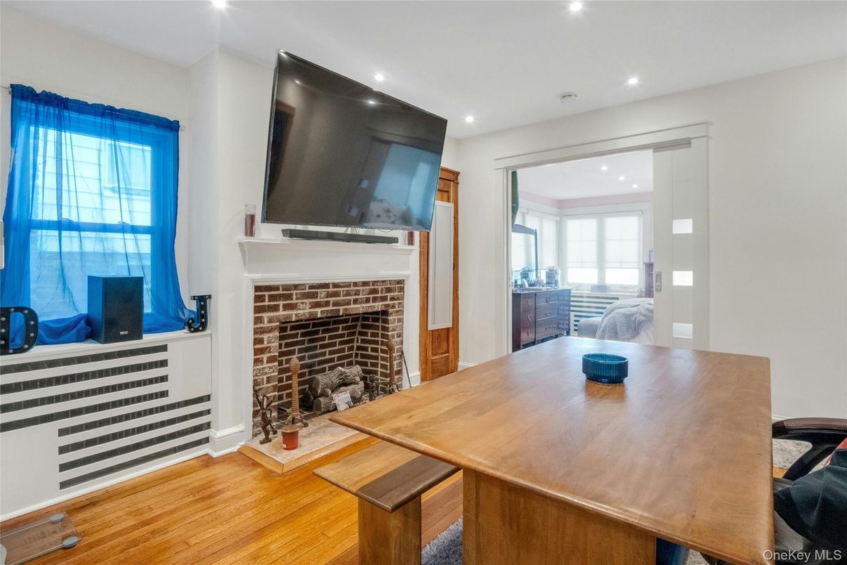 Dining room, Fireplace, Interior, Recessed Lighting, Wood Texture Flooring