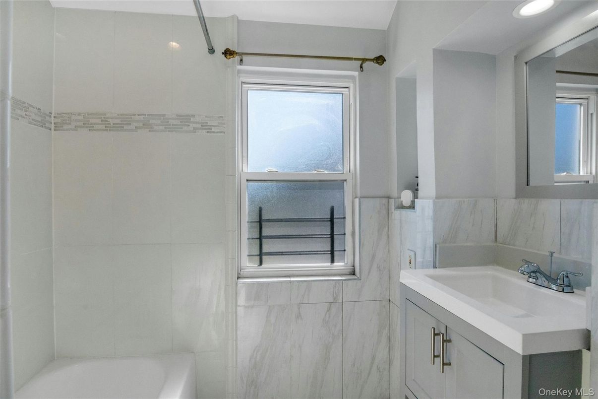 Bathroom, Interior, Marble Walls, Recessed Lighting