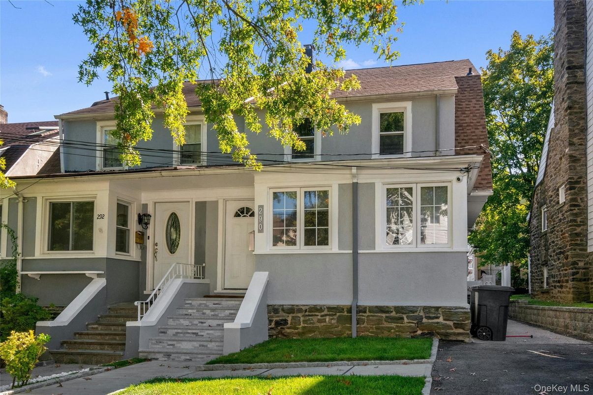 Exterior, Facade, American Foursquare