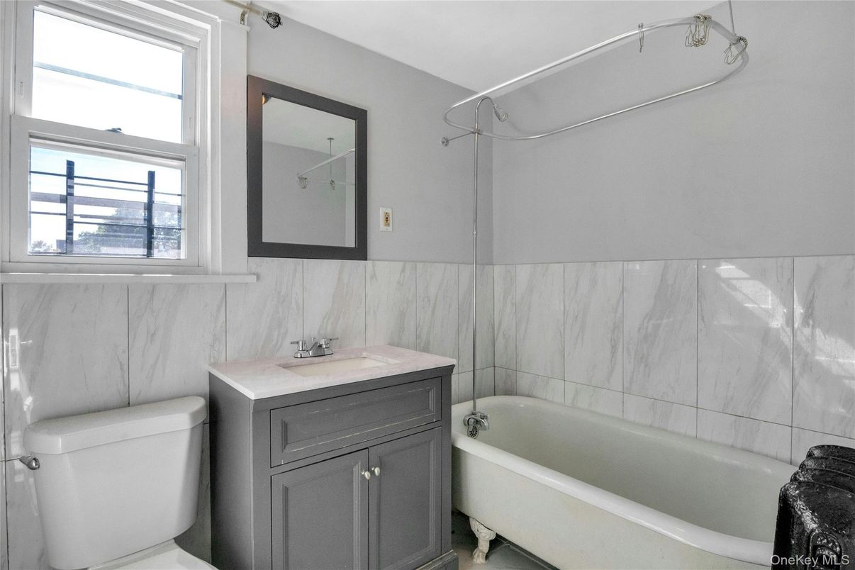 Bathroom, Free Standing Baths, Interior, Marble Walls