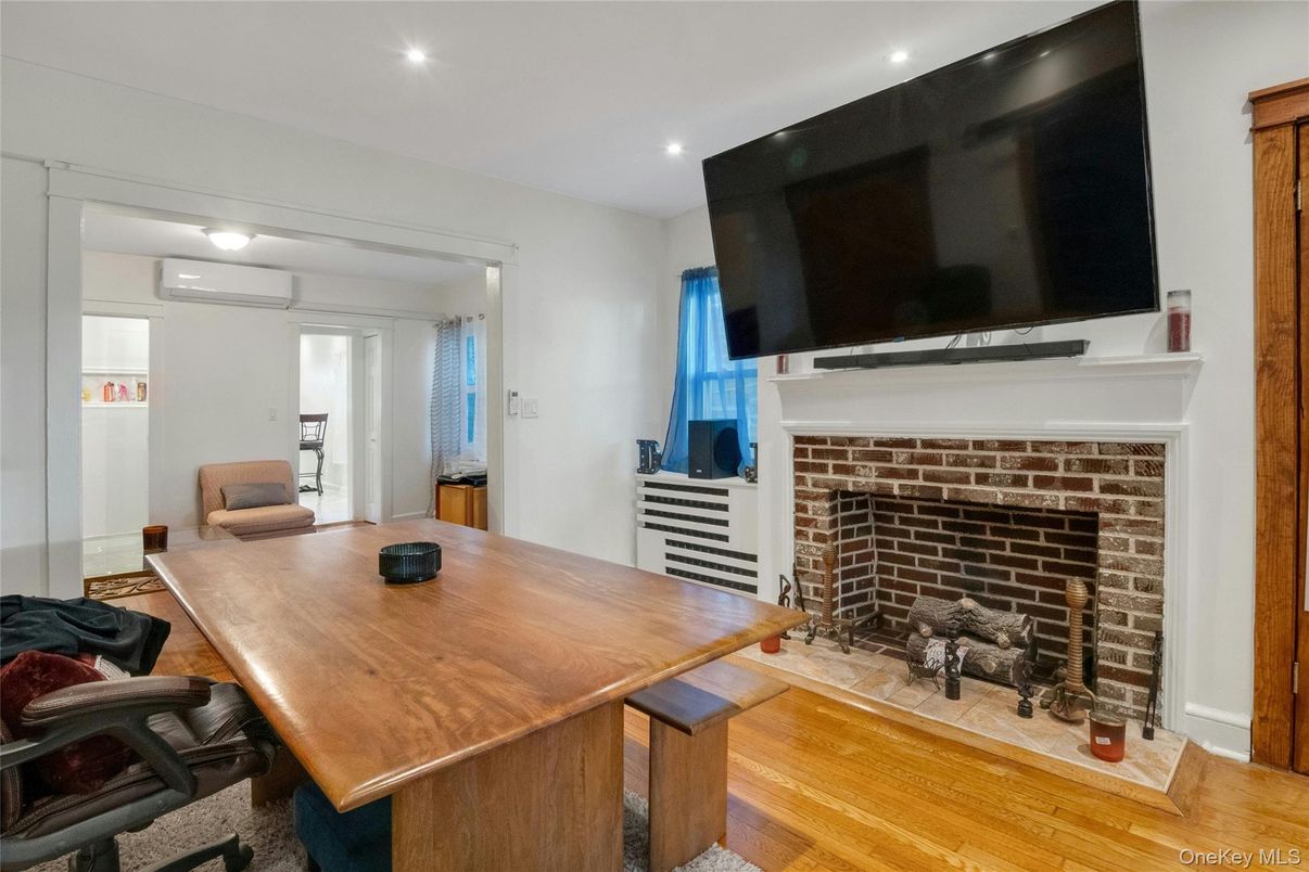 Dining room, Fireplace, Interior, Recessed Lighting, Wood Texture Flooring
