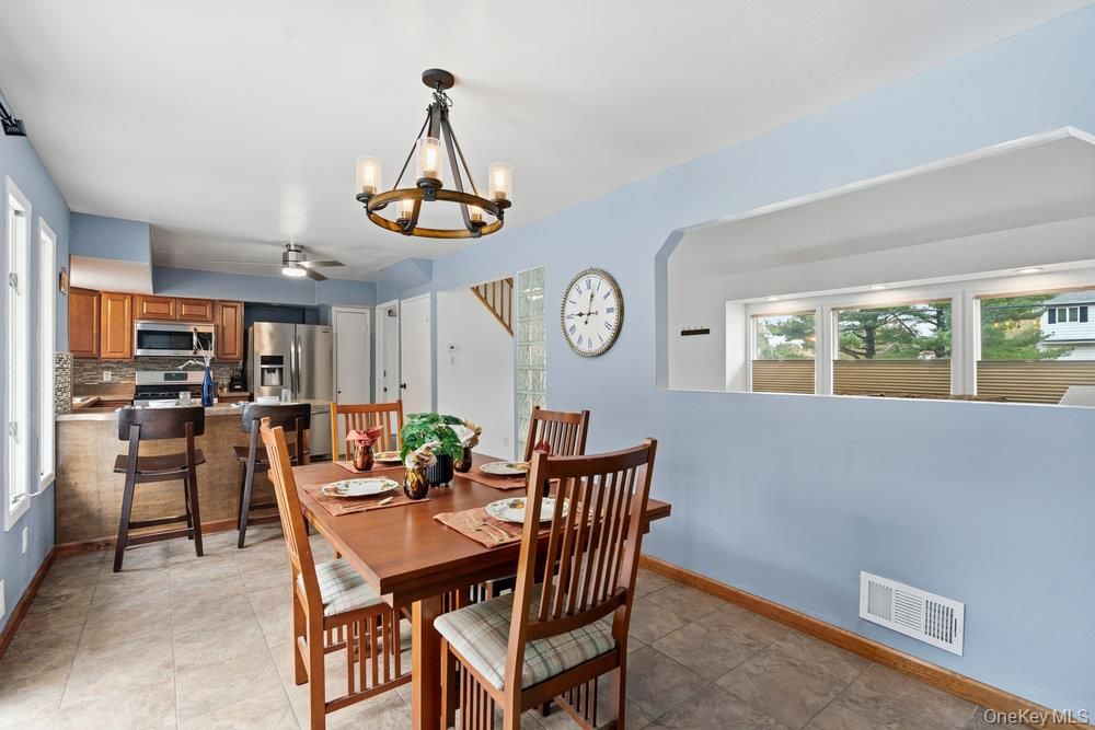 Chandelier, Dining room, Interior, Kitchen, Stainless Steel Appliances