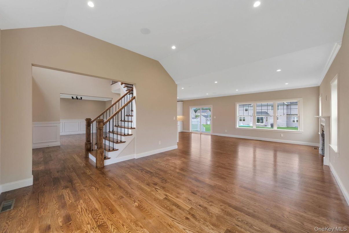 Empty room, Interior, Recessed Lighting, Wood Texture Flooring