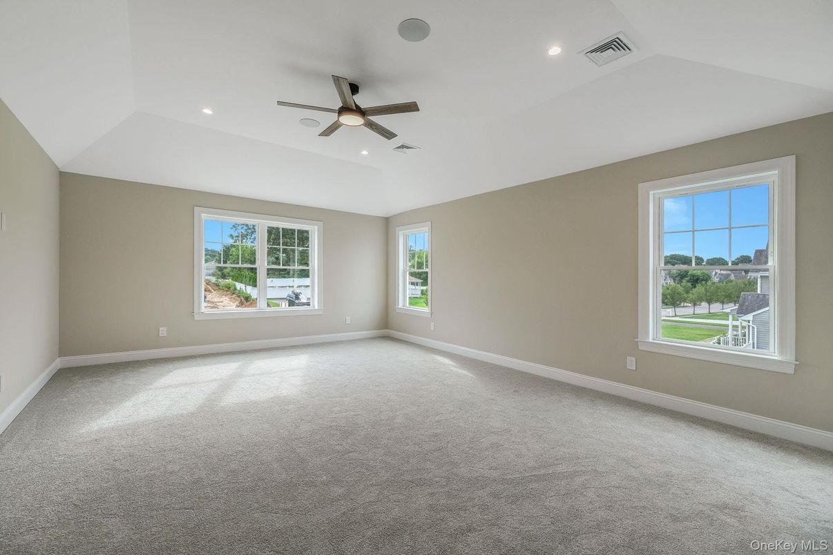 Empty room, Interior, Recessed Lighting