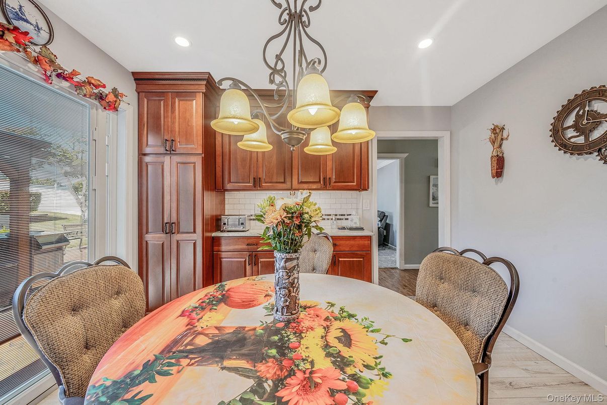 Dining room, Interior, Kitchen, Recessed Lighting, Wood Texture Flooring