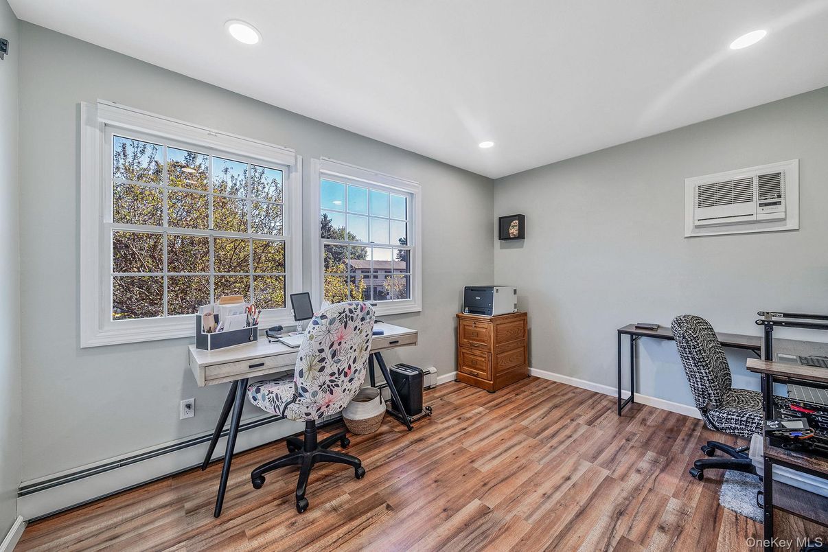 Home Office, Interior, Recessed Lighting, Wood Texture Flooring