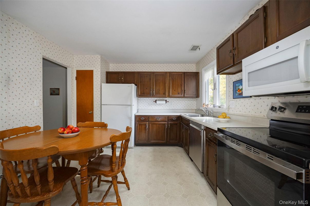 Dining room, Interior, Kitchen, Stainless Steel Appliances
