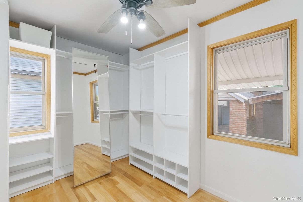Interior, Walk-in Closets, Wood Texture Flooring