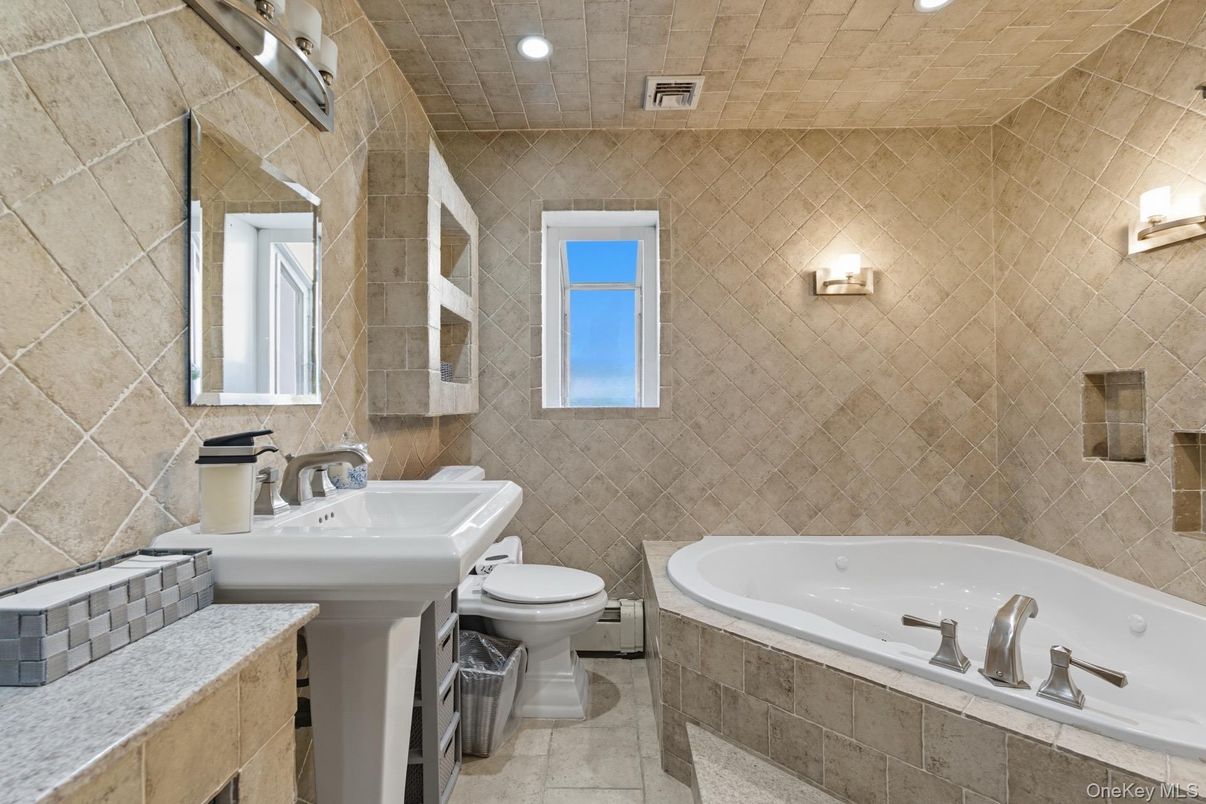 Bathroom, Interior, Recessed Lighting