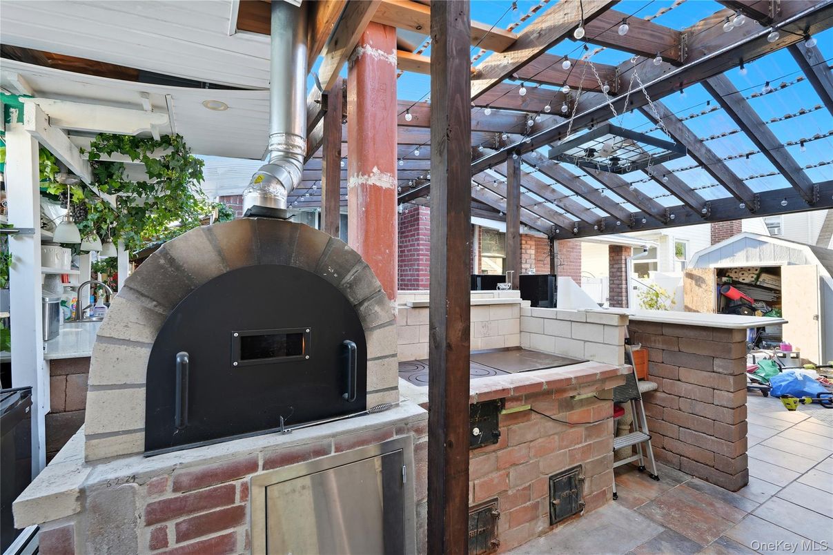 Exterior, Fireplace, Outdoor Kitchen