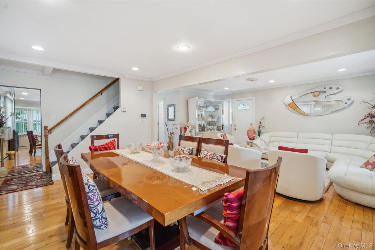 Dining room, Interior, Living room, Recessed Lighting, Wood Texture Flooring