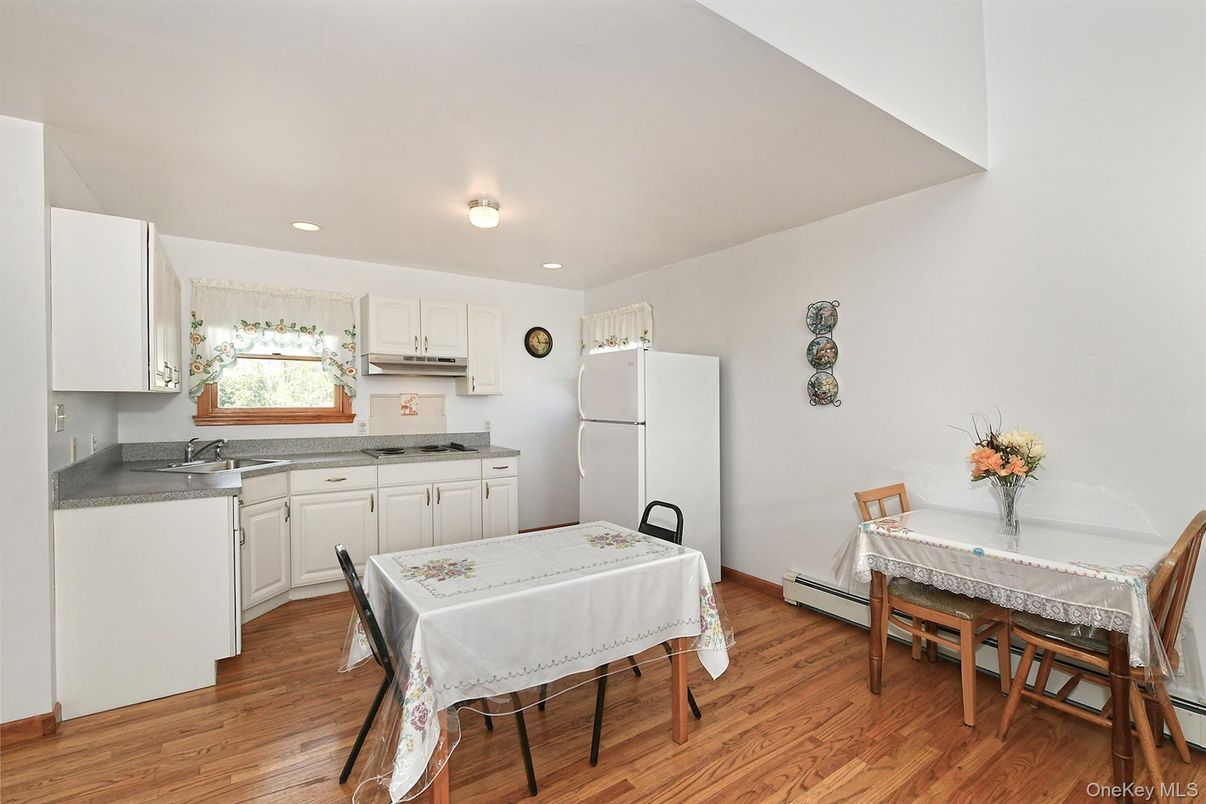 Dining room, Interior, Kitchen, Recessed Lighting, Wood Texture Flooring