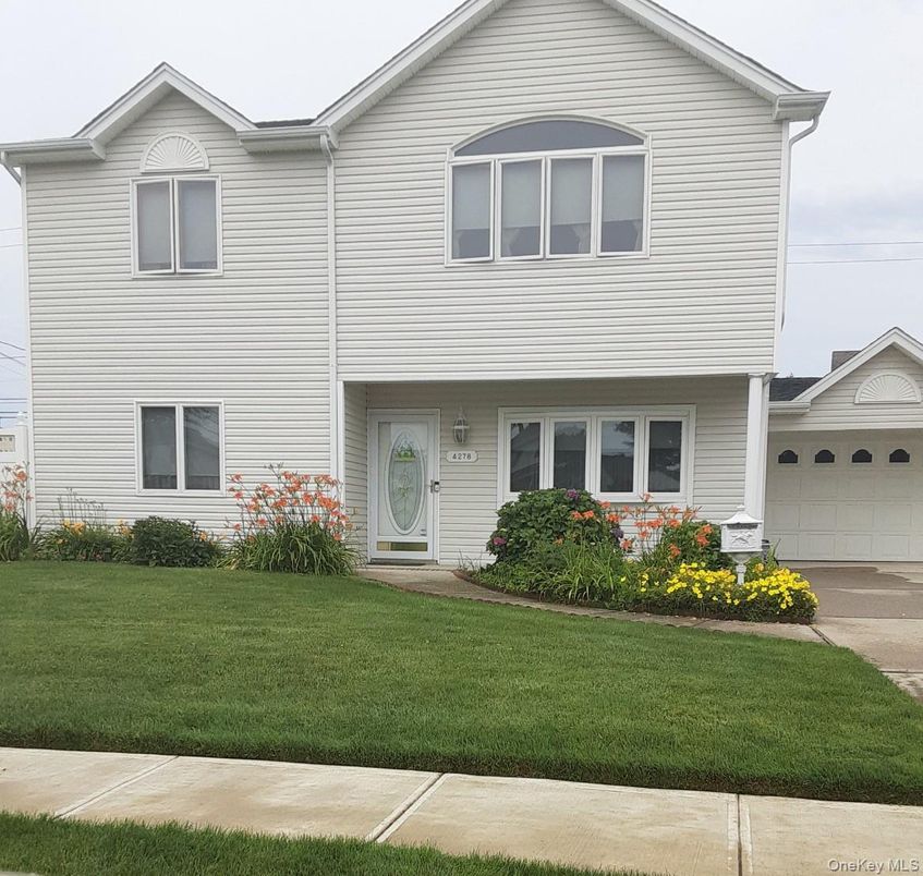 Attached, Exterior, Facade, Farmhouse