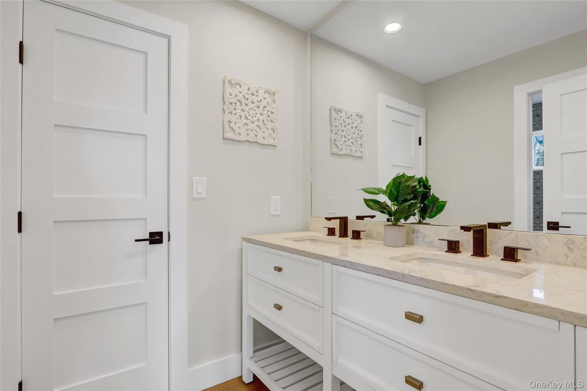 Bathroom, Interior, Recessed Lighting, Wood Texture Flooring
