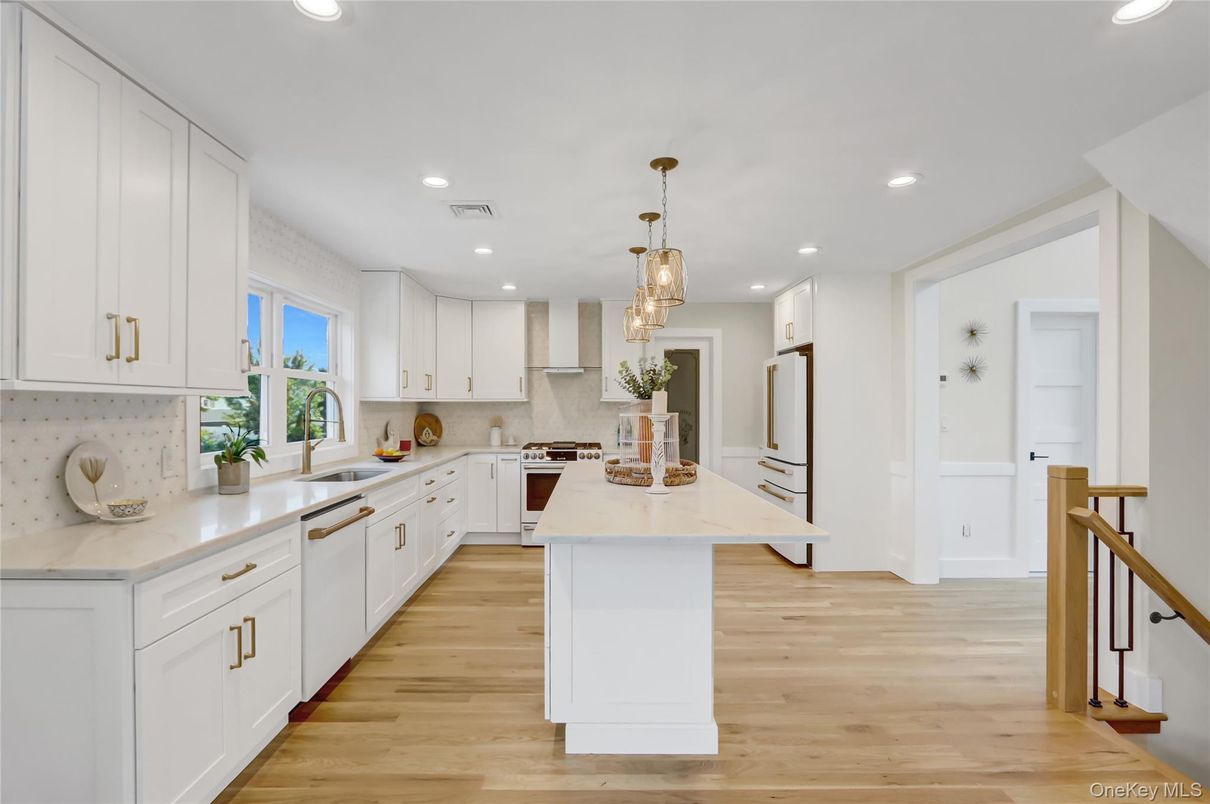Interior, Kitchen, Pendant Lights, Recessed Lighting, Wood Texture Flooring