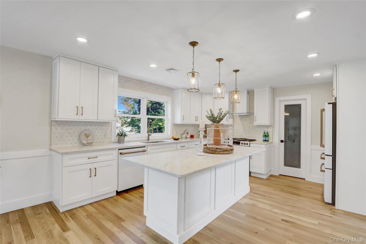 Interior, Kitchen, Pendant Lights, Recessed Lighting, Wood Texture Flooring