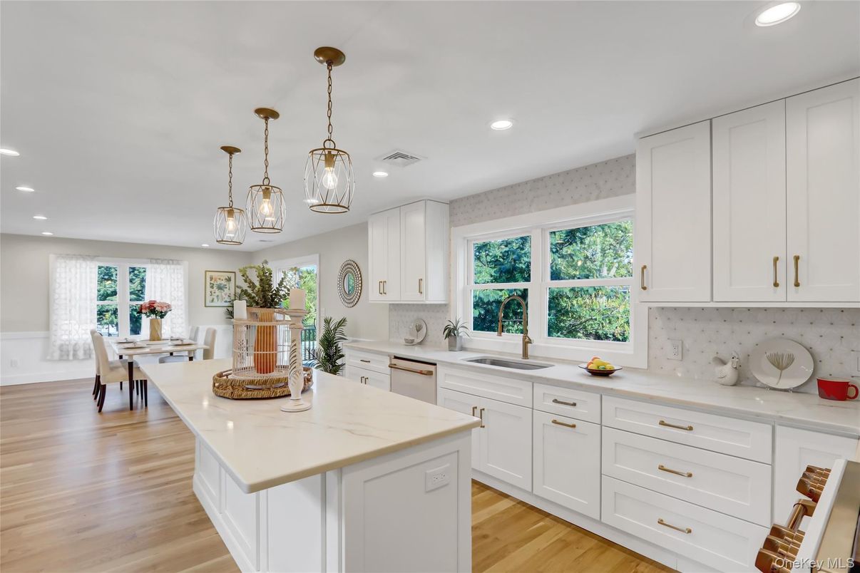 Dining room, Interior, Kitchen, Pendant Lights, Recessed Lighting, Wood Texture Flooring
