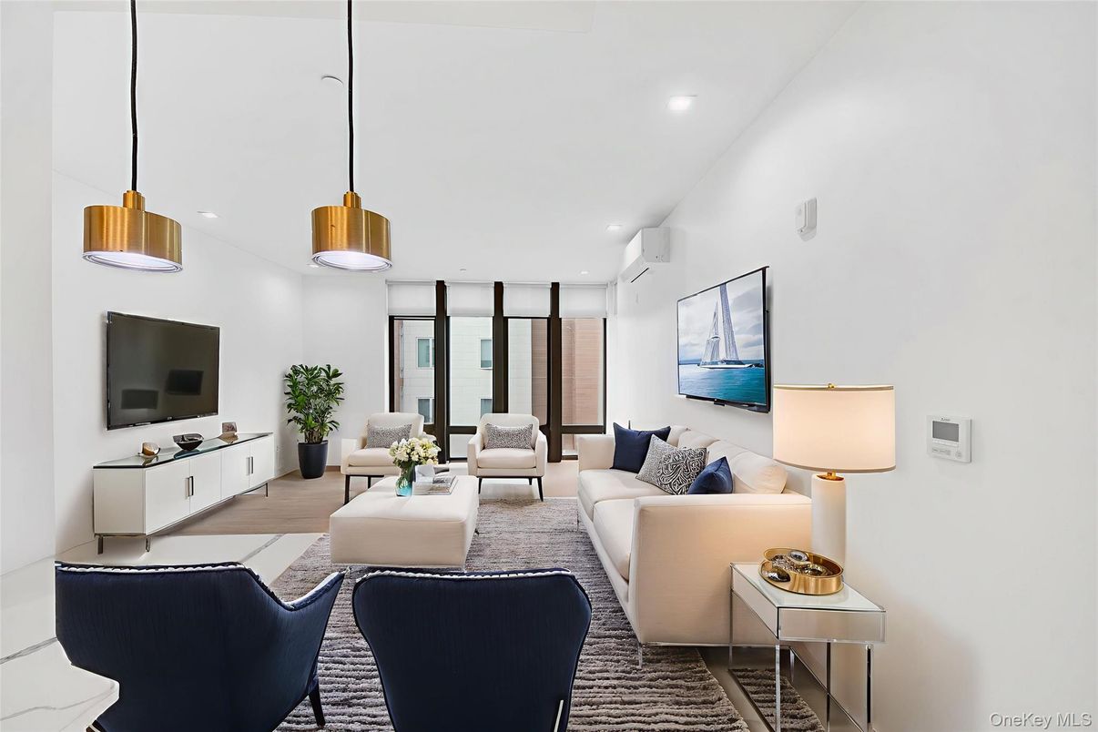 Interior, Living room, Pendant Lights, Recessed Lighting, Wood Texture Flooring
