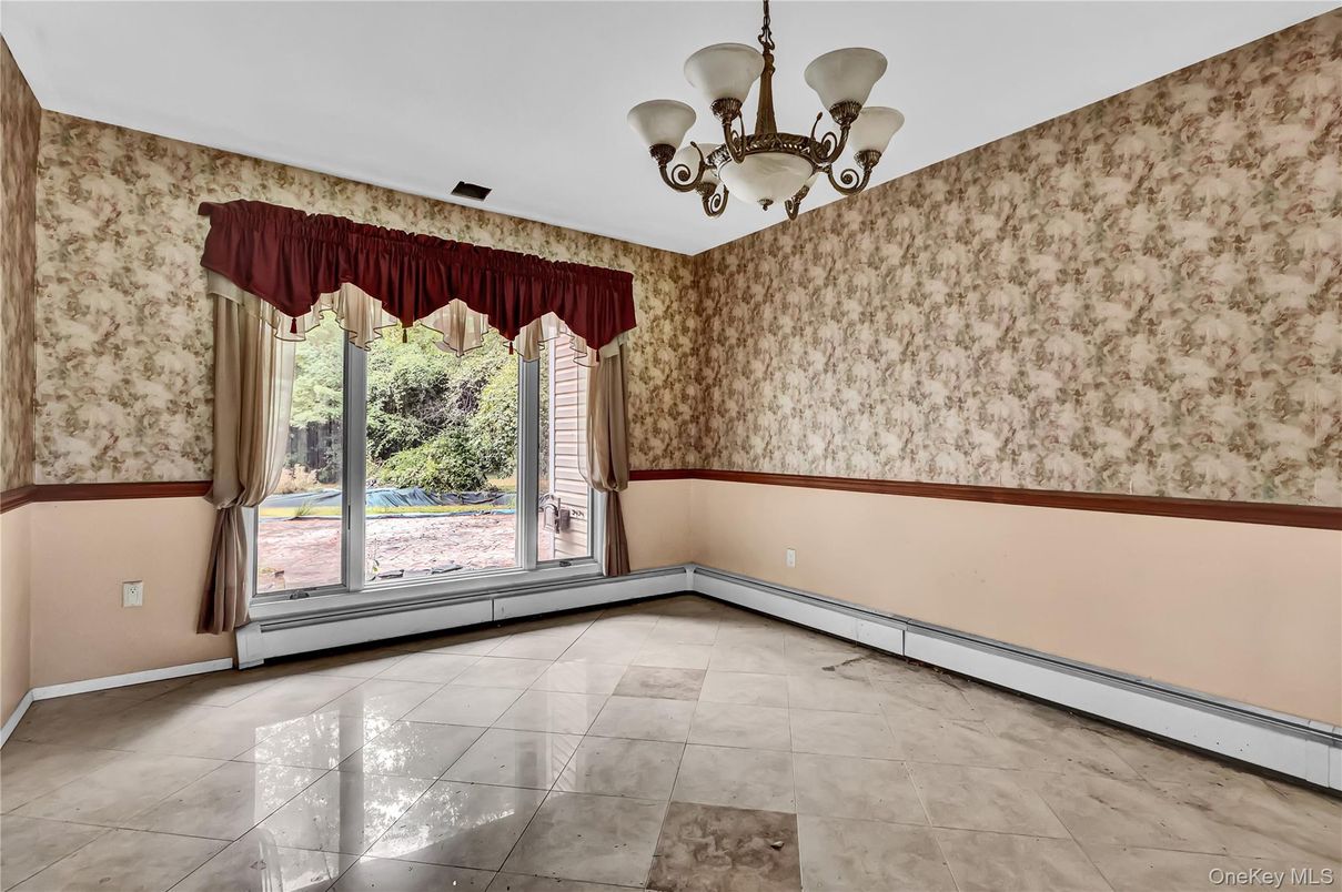 Chandelier, Empty room, Interior