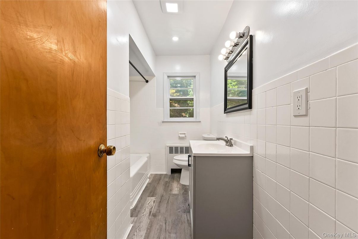 Bathroom, Interior, Recessed Lighting, Wood Texture Flooring