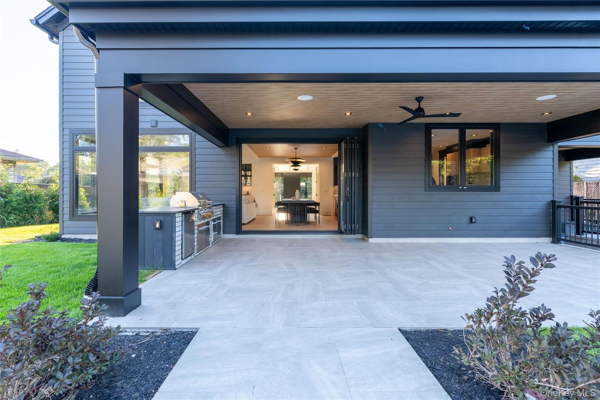 Exterior, Outdoor Kitchen