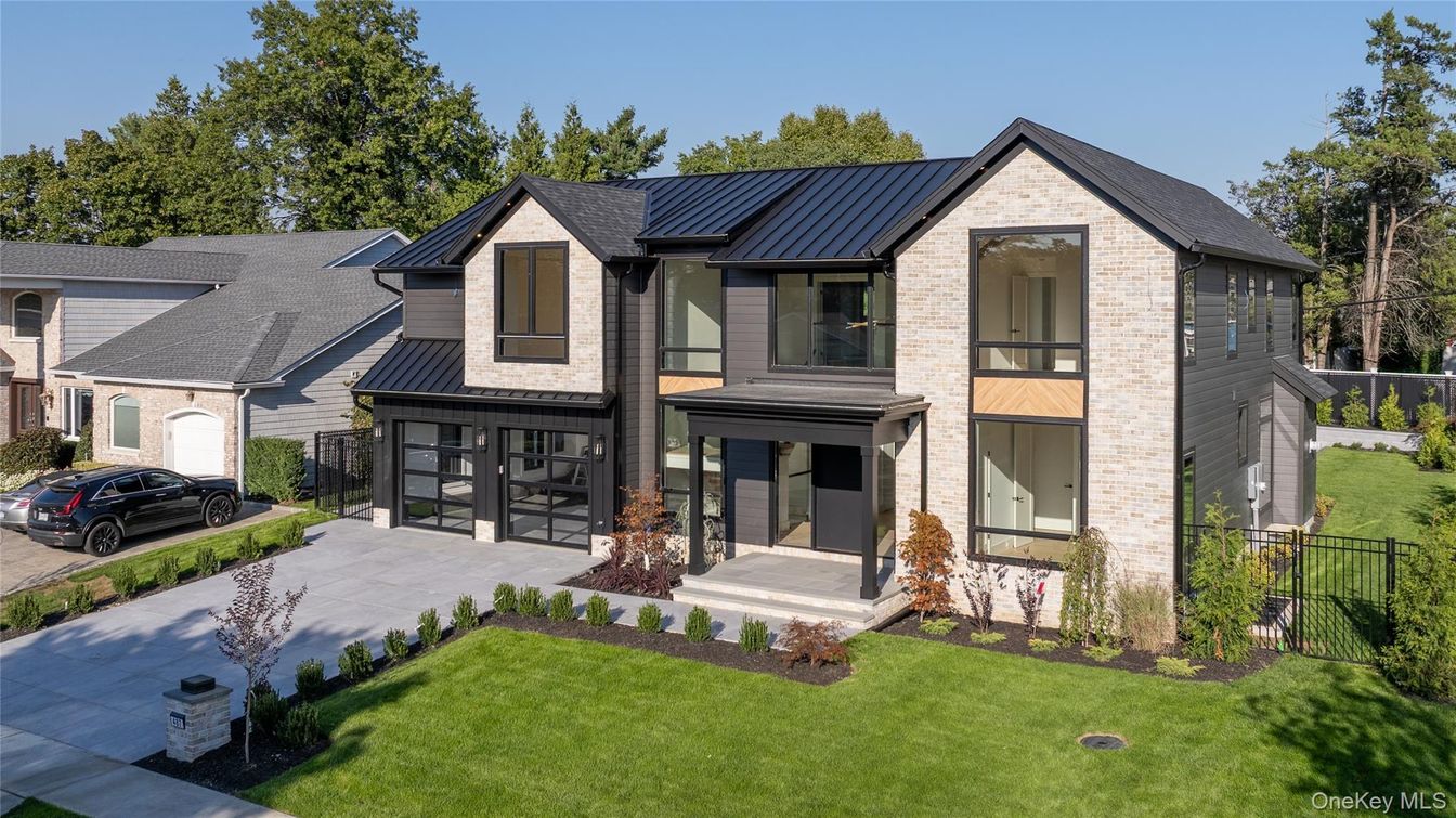 Attached, Exterior, Facade, Farmhouse