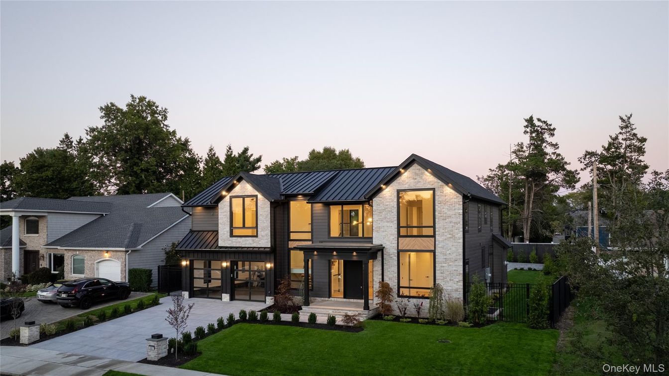 Exterior, Facade, Farmhouse