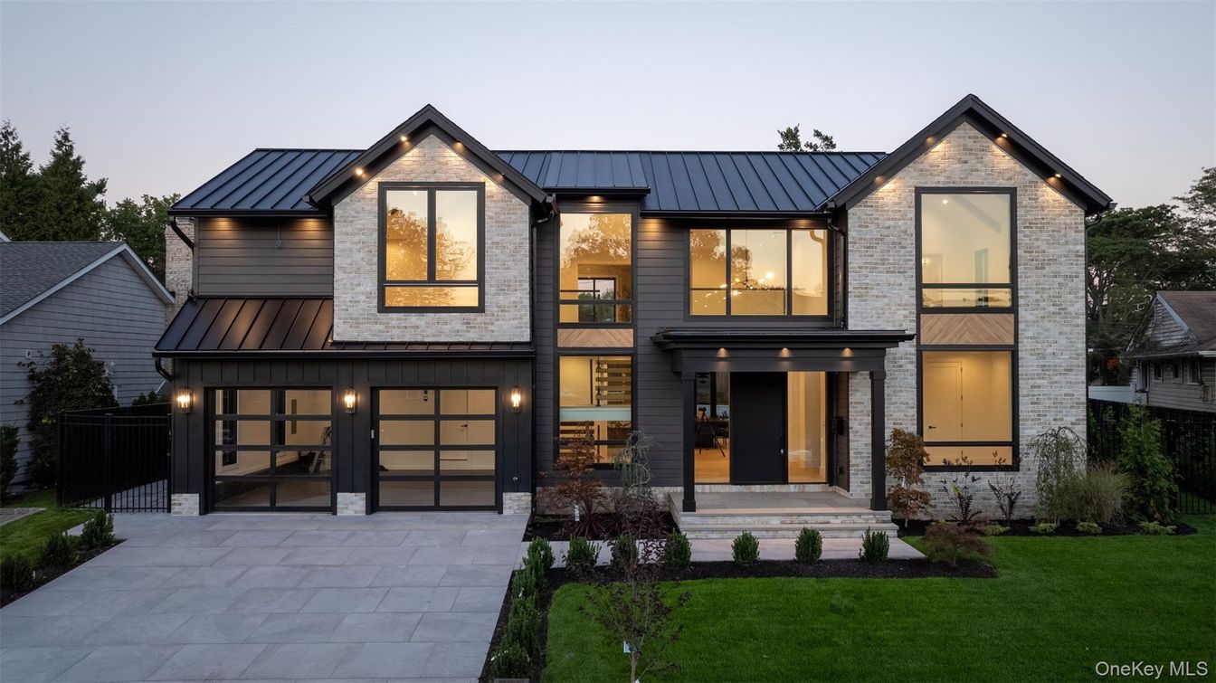 Attached, Exterior, Facade, Farmhouse