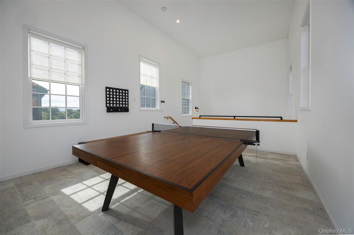 Game Room, Interior, Recessed Lighting