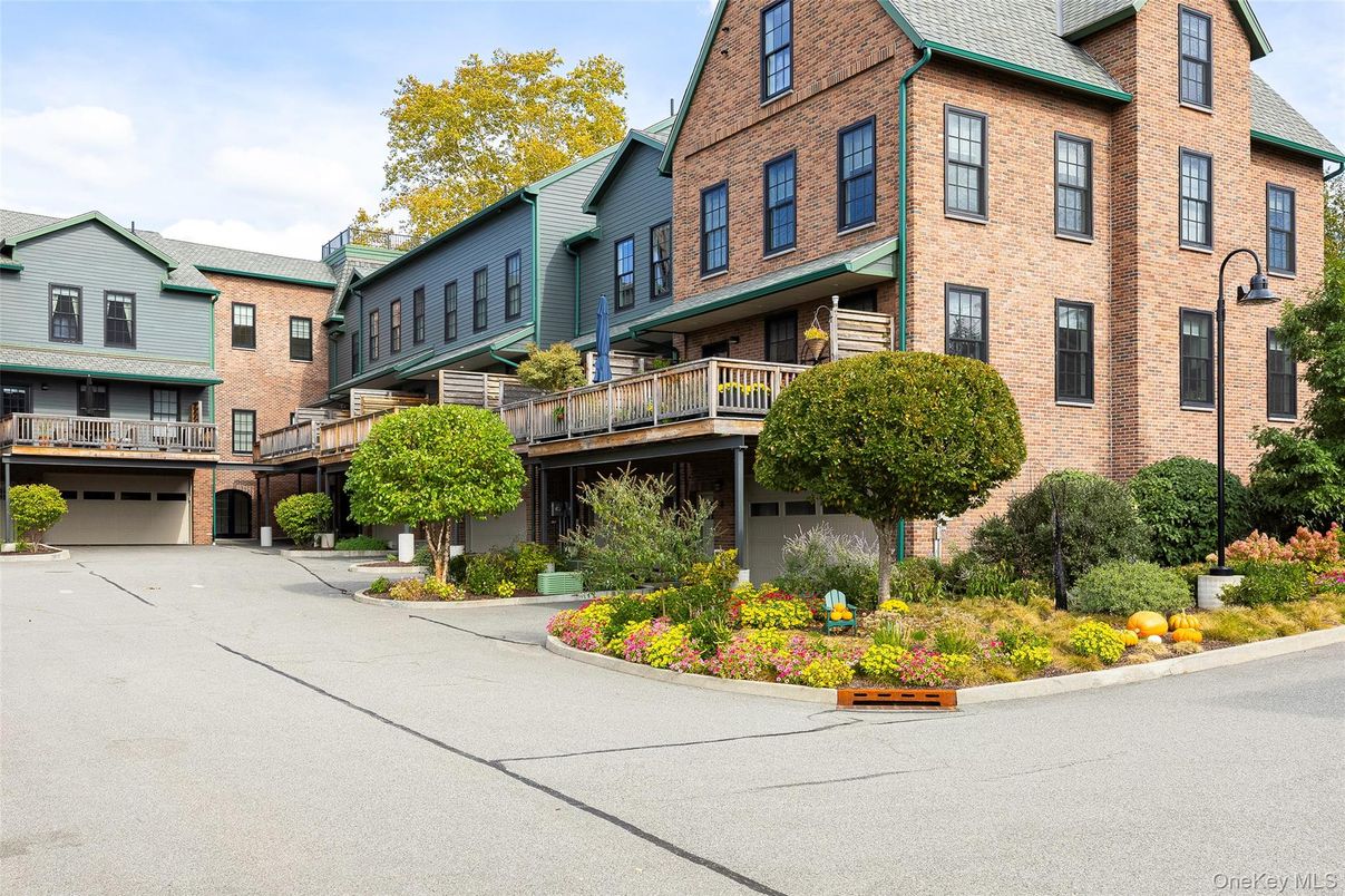 Exterior, Facade, Brick Facade, Rowhouse