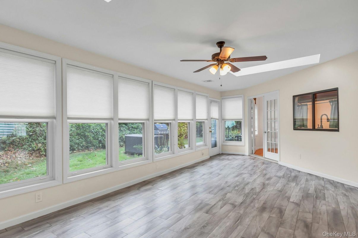 Empty room, Interior, Sun Room, Wood Texture Flooring