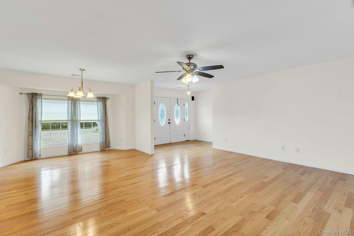Empty room, Interior, Pendant Lights, Wood Texture Flooring