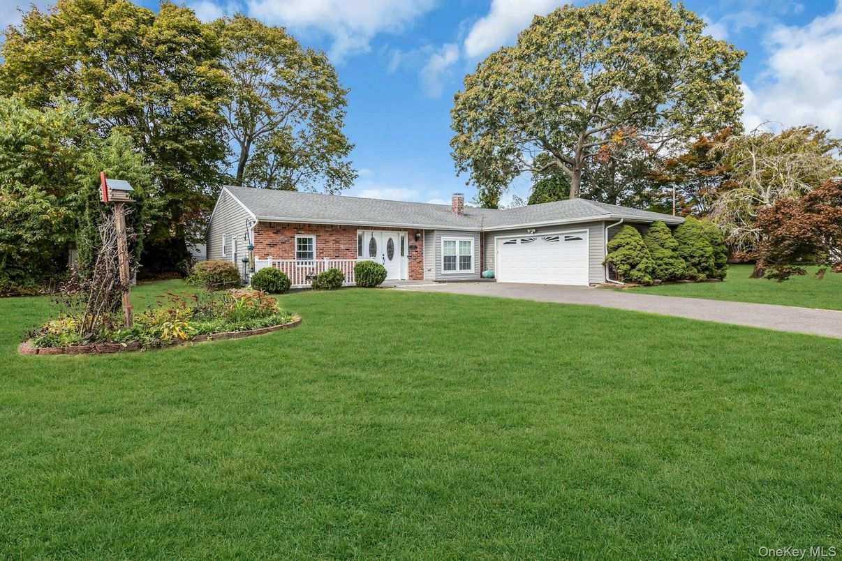 Attached, Backyard, Exterior, Facade, Brick Facade, Ranch