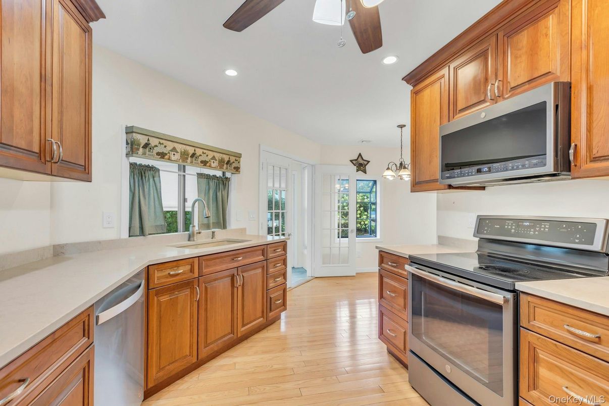 Interior, Kitchen, Pendant Lights, Recessed Lighting, Wood Texture Flooring