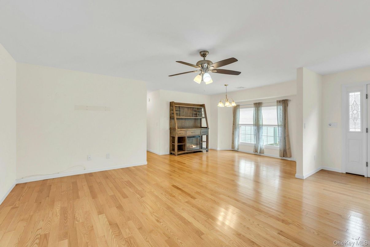 Chandelier, Empty room, Interior, Wood Texture Flooring
