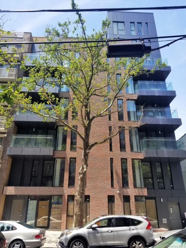 Exterior, Facade, Brick Facade, Rowhouse