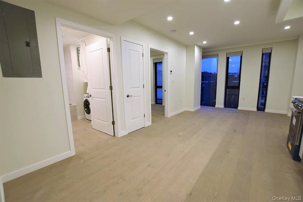 Empty room, Interior, Recessed Lighting, Washer, Wood Texture Flooring
