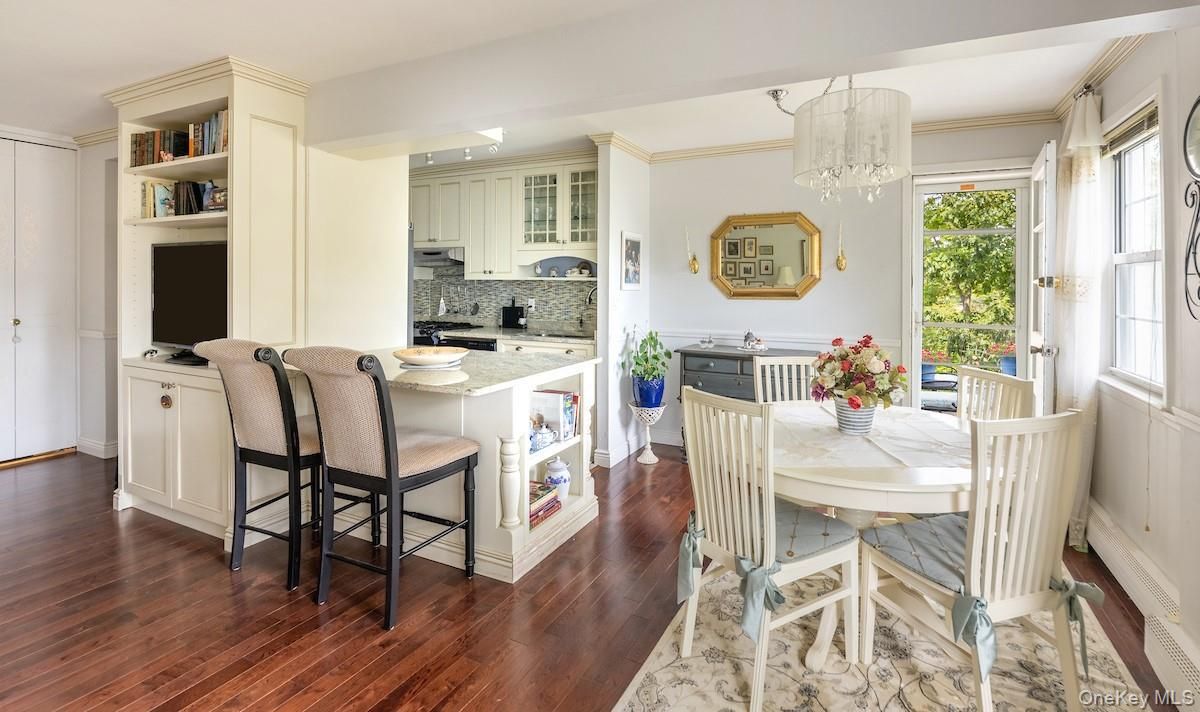 Dining room, Interior, Kitchen, Pendant Lights, Wood Texture Flooring