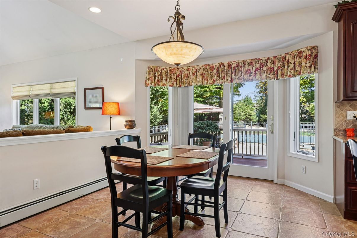 Dining room, Interior, Pendant Lights, Recessed Lighting