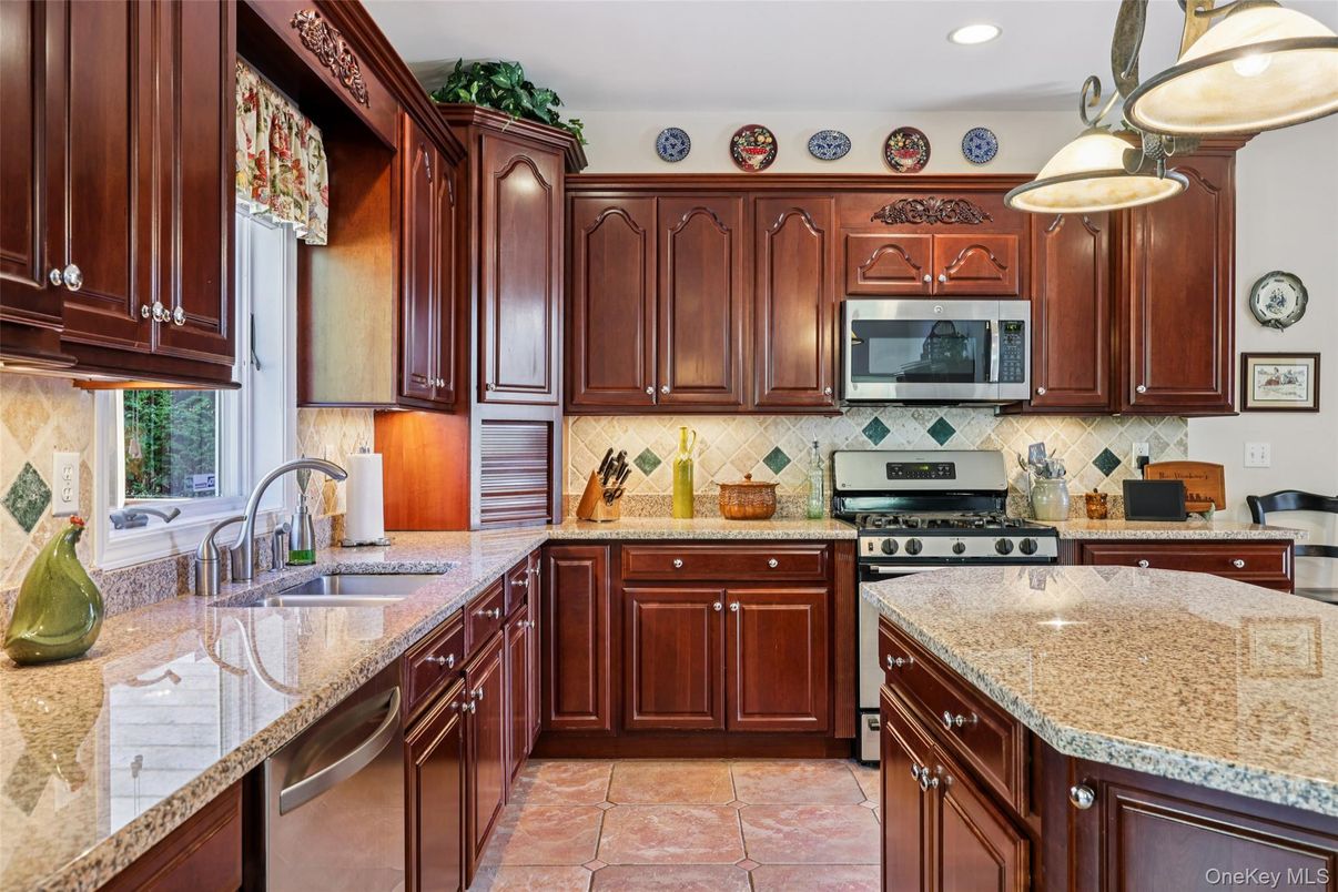 Interior, Kitchen, Pendant Lights, Recessed Lighting, Stainless Steel Appliances