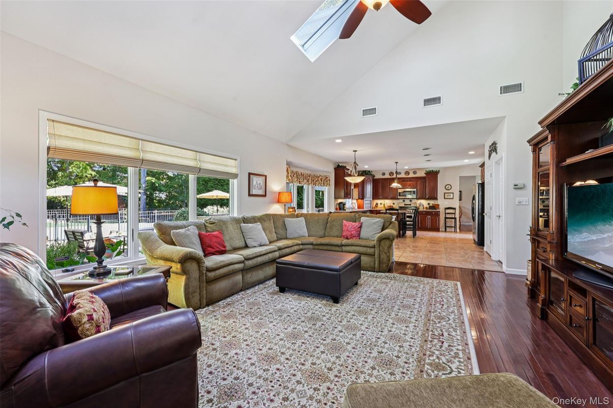 Interior, Kitchen, Living room, Pendant Lights, Recessed Lighting, Stainless Steel Appliances, Wood Texture Flooring