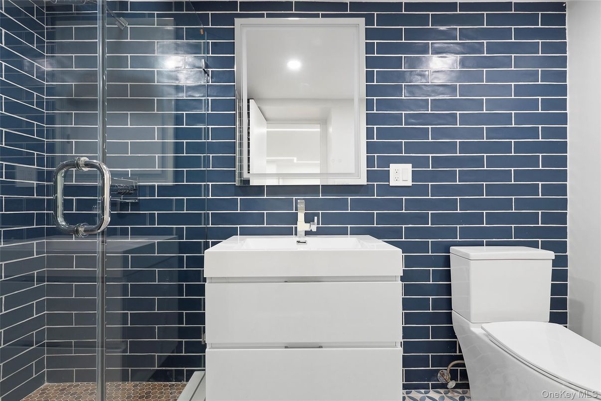 Bathroom, Interior, Recessed Lighting