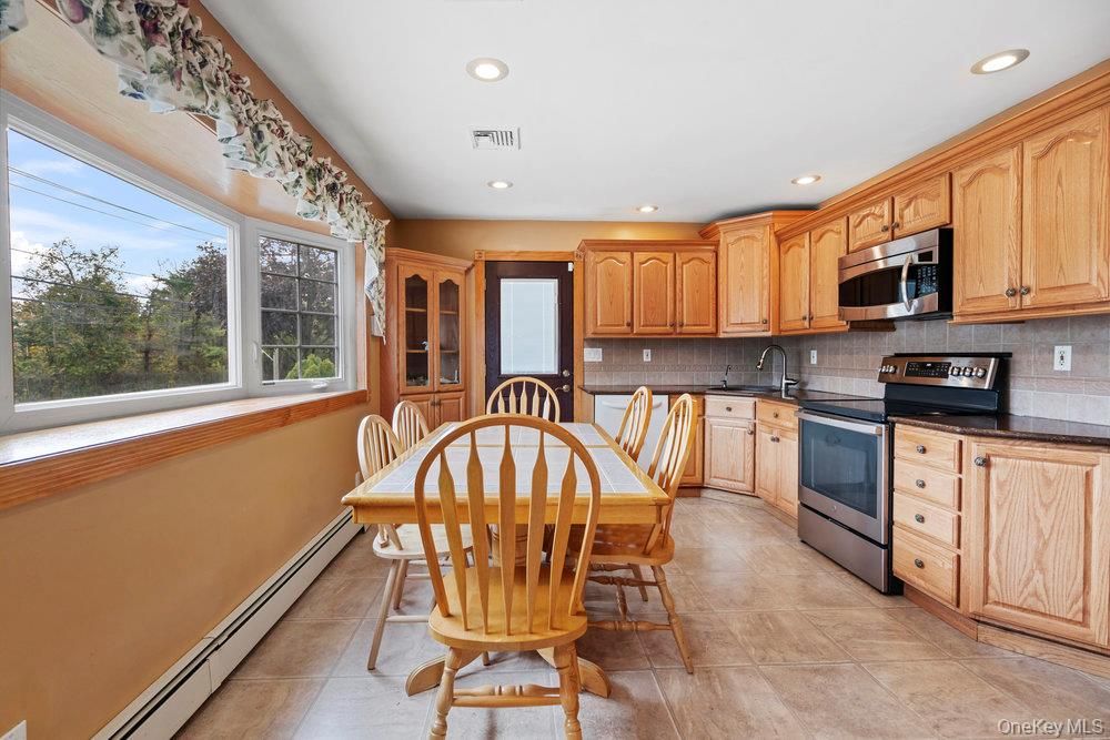 Dining room, Interior, Kitchen, Recessed Lighting, Stainless Steel Appliances