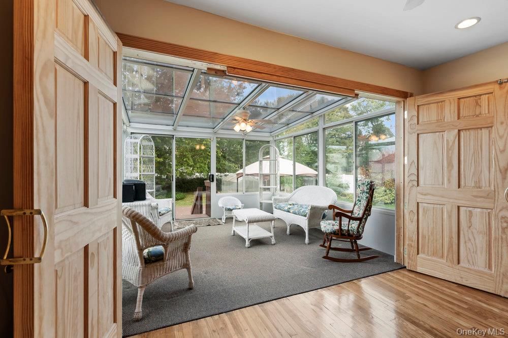 Interior, Recessed Lighting, Sun Room, Wood Texture Flooring