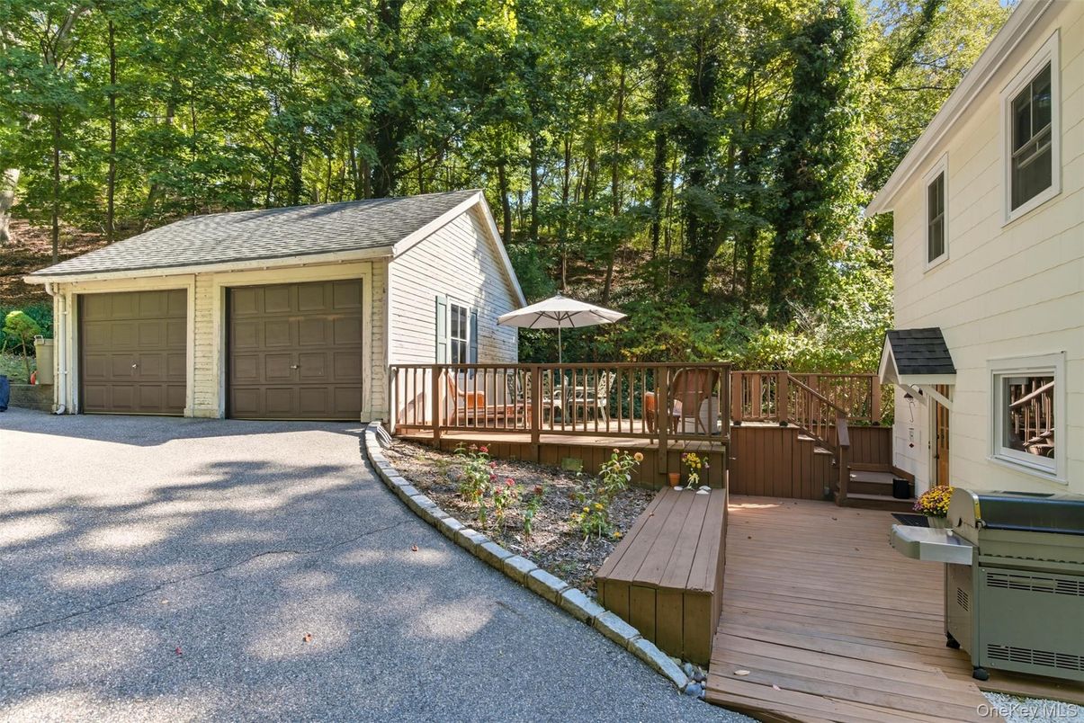 Detached Garage, Exterior