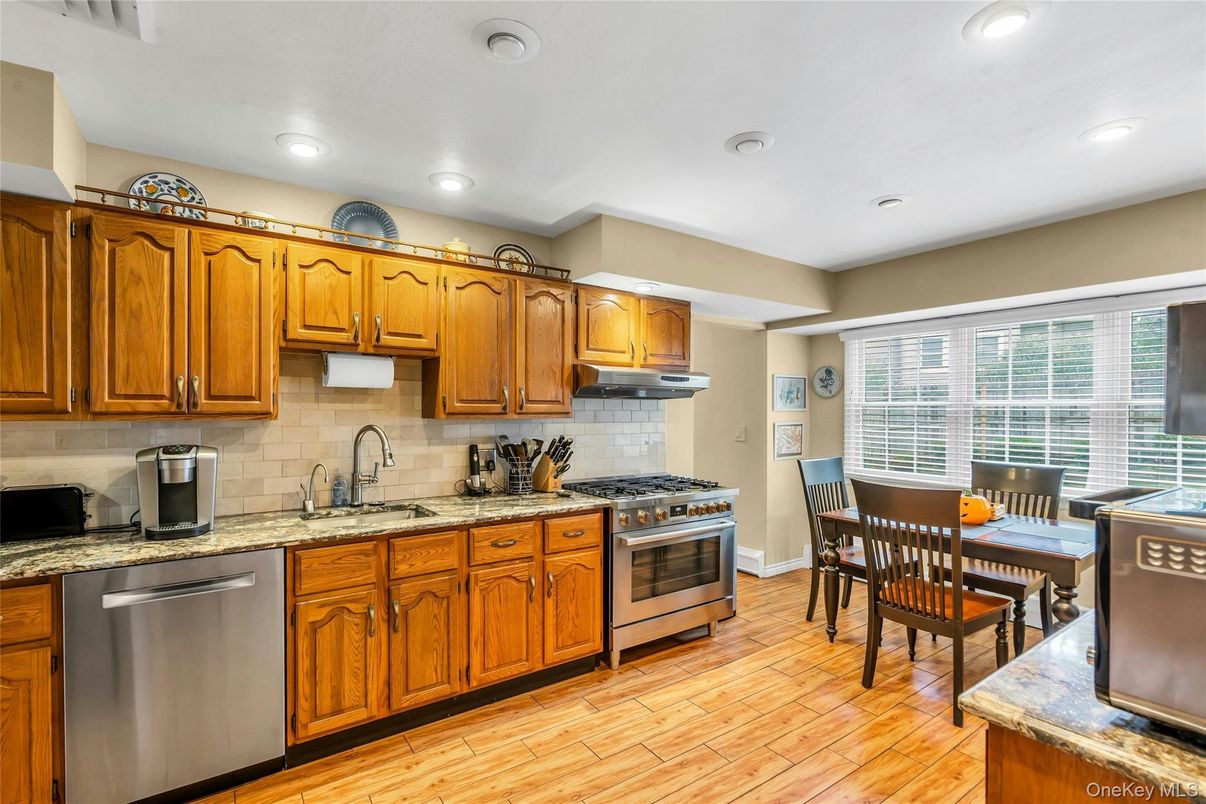 Dining room, Interior, Kitchen, Recessed Lighting, Stainless Steel Appliances, Wood Texture Flooring