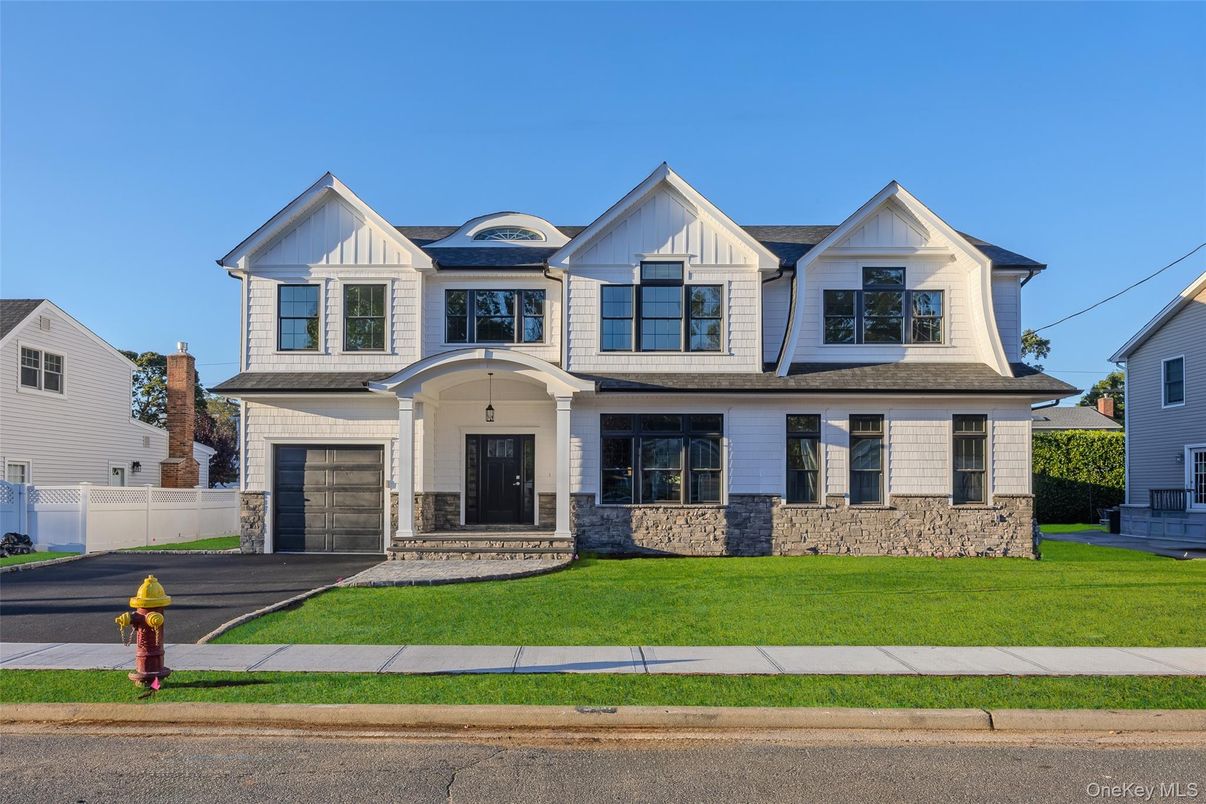 Attached, Exterior, Facade, Farmhouse